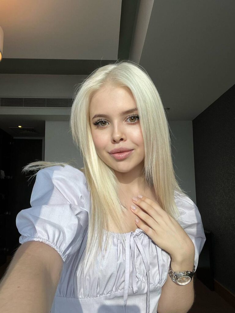 Модель Нэнси Premium Models