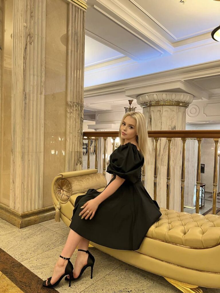 Эскорт-модель Нэнси Drive Models